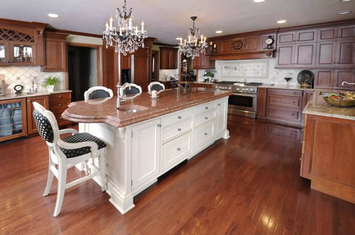 Kitchen with traditional cabinets in white and maple