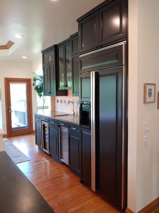 Black kitchen cabinets