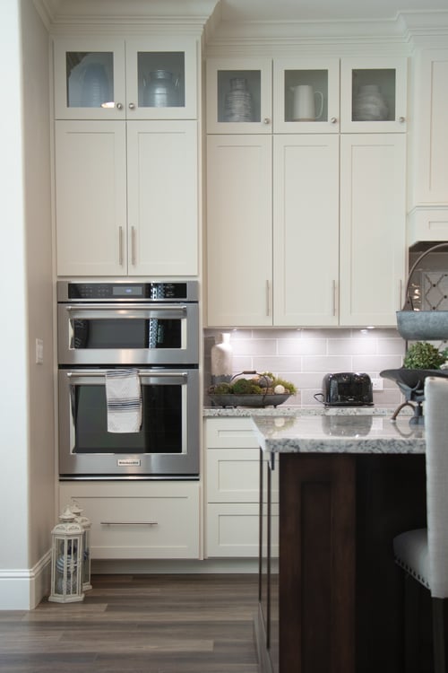 White flat panel slab kitchen cabinets